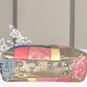 Brand is coach is a beautiful bags